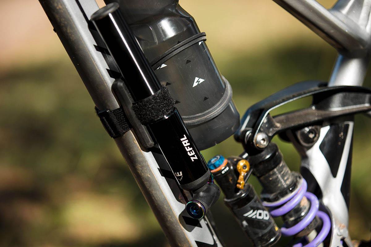 Zefal Bike Pumps How To Use A Zefal Smart Pump Zefal Mini MTB Hand - Main Image